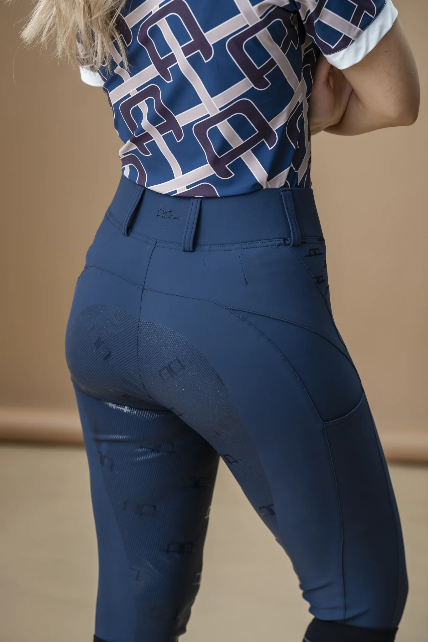 AA Fina Full Seat Hybrid Breech - Image 6