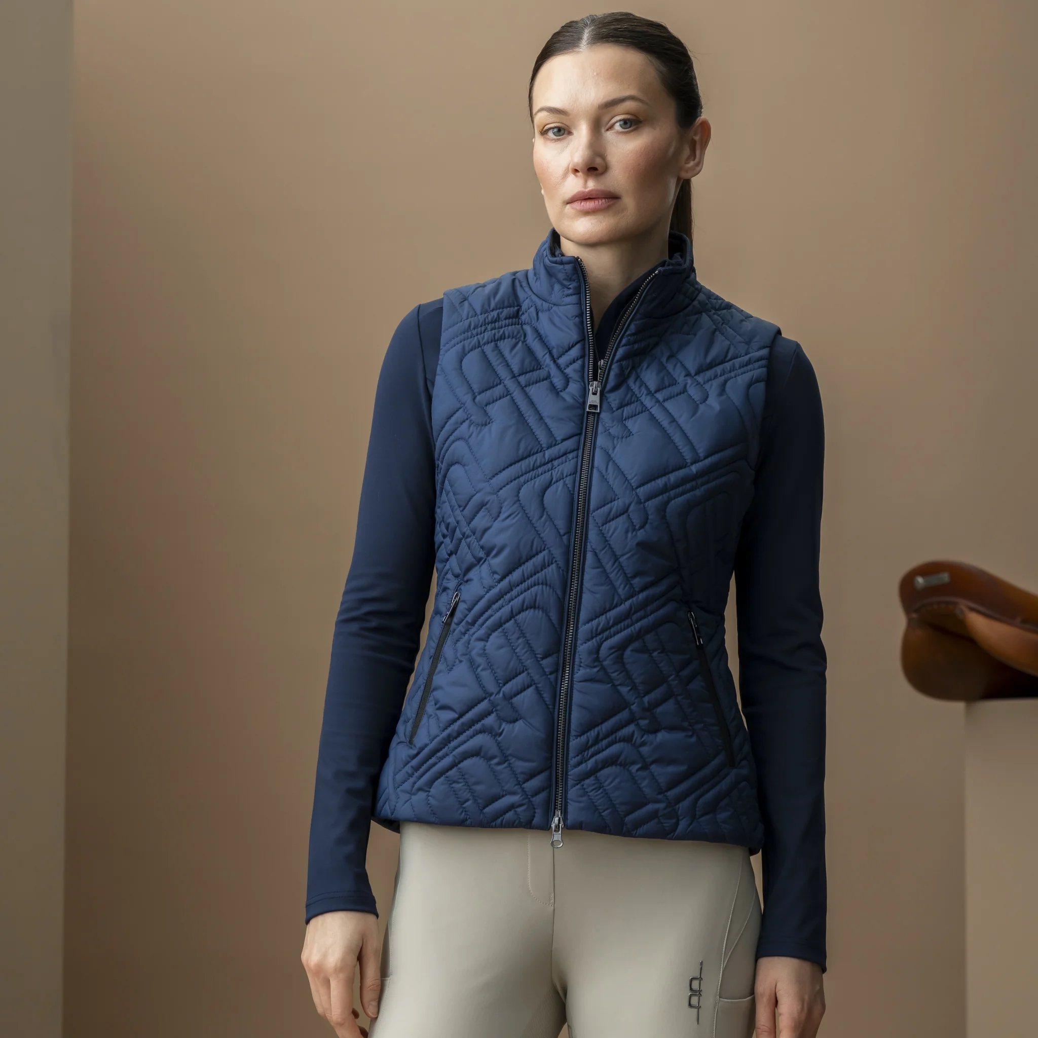 AA Ladies Neve Monogram Quilted Gilet - Image 3