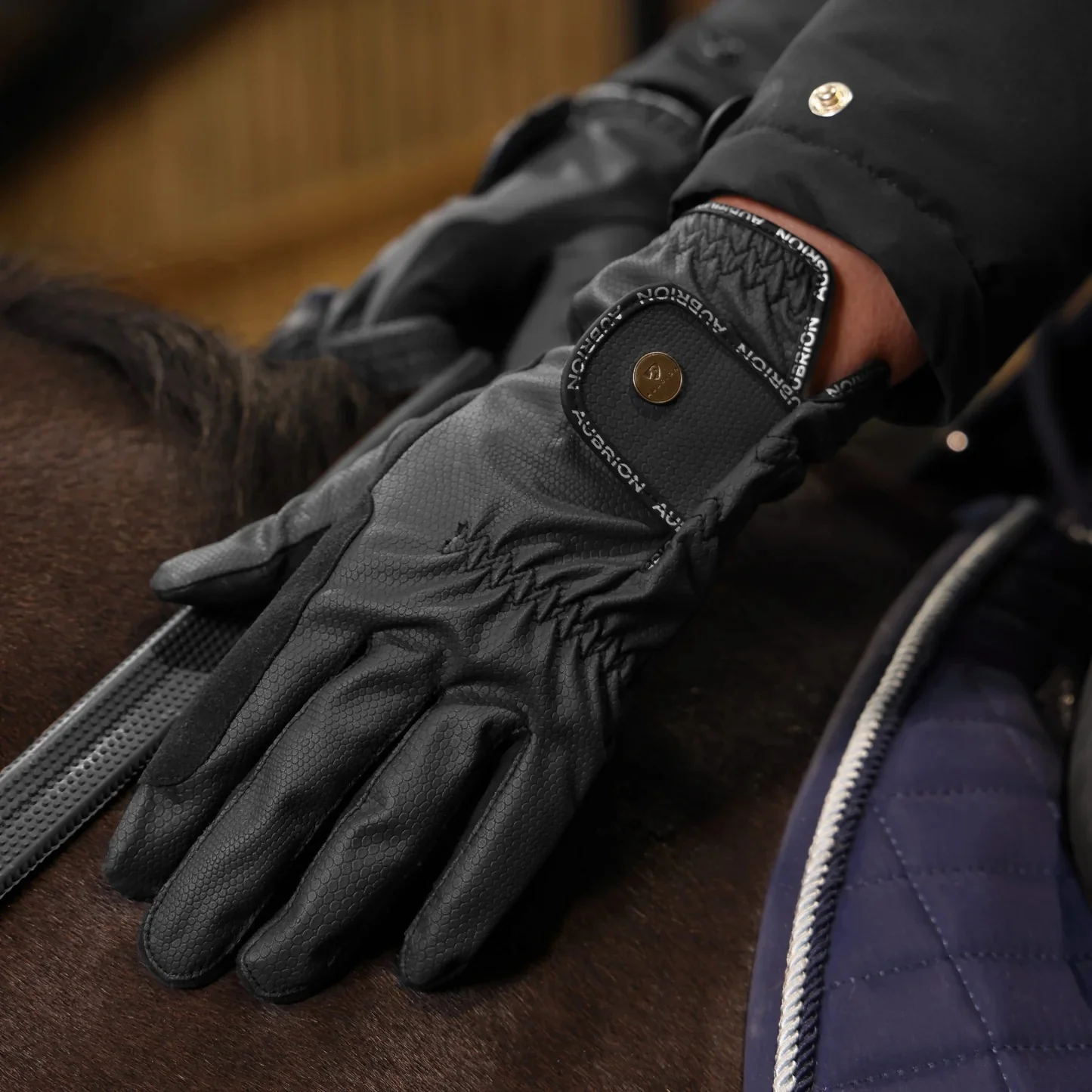 Shires Aubrion Stadium Winter Riding Gloves - Image 3