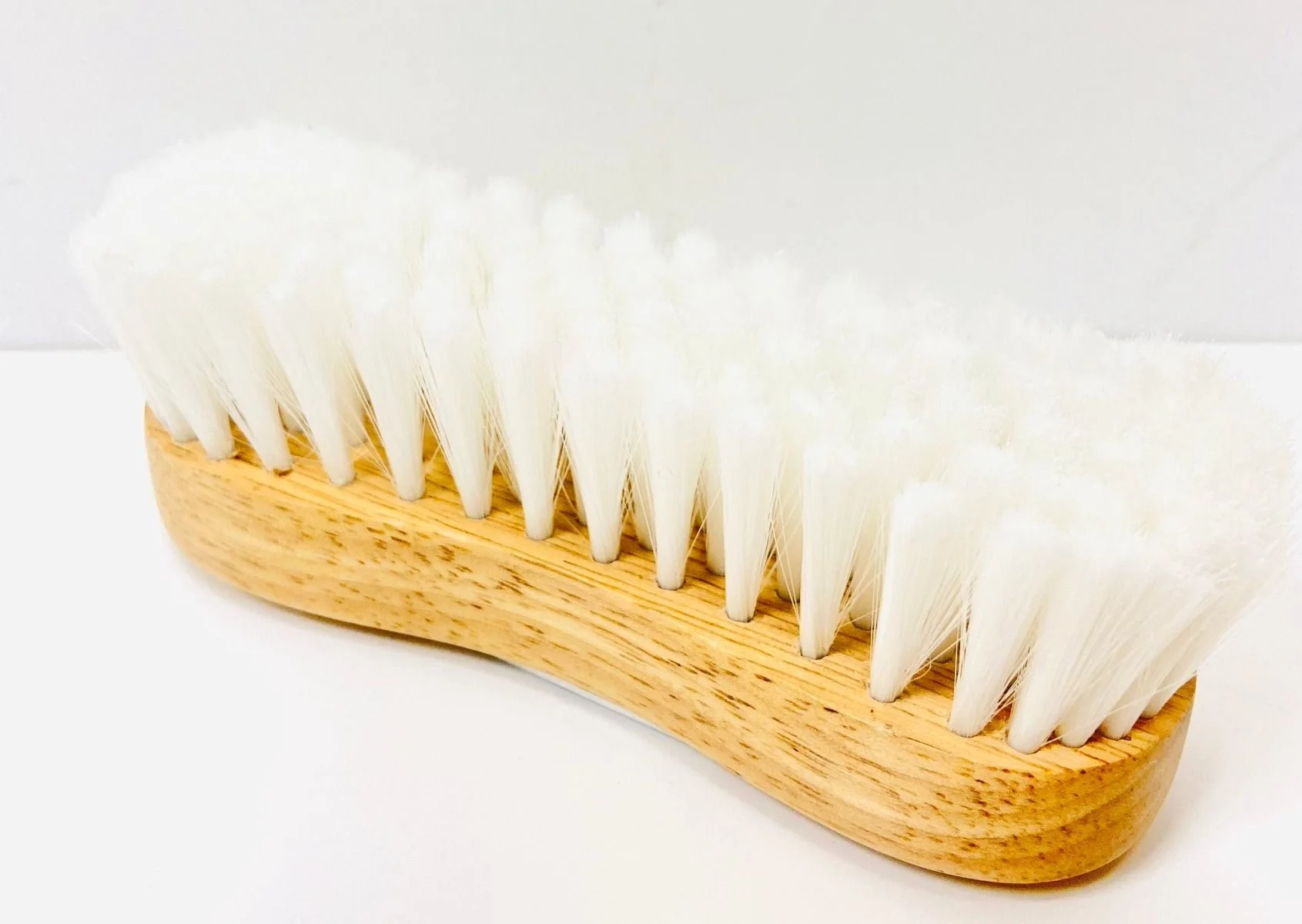 Lettia Face Brush with Metal Logo - Image 2